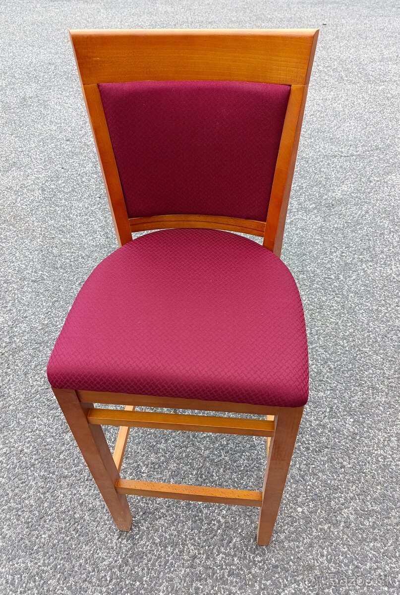 Barová drevená stolička