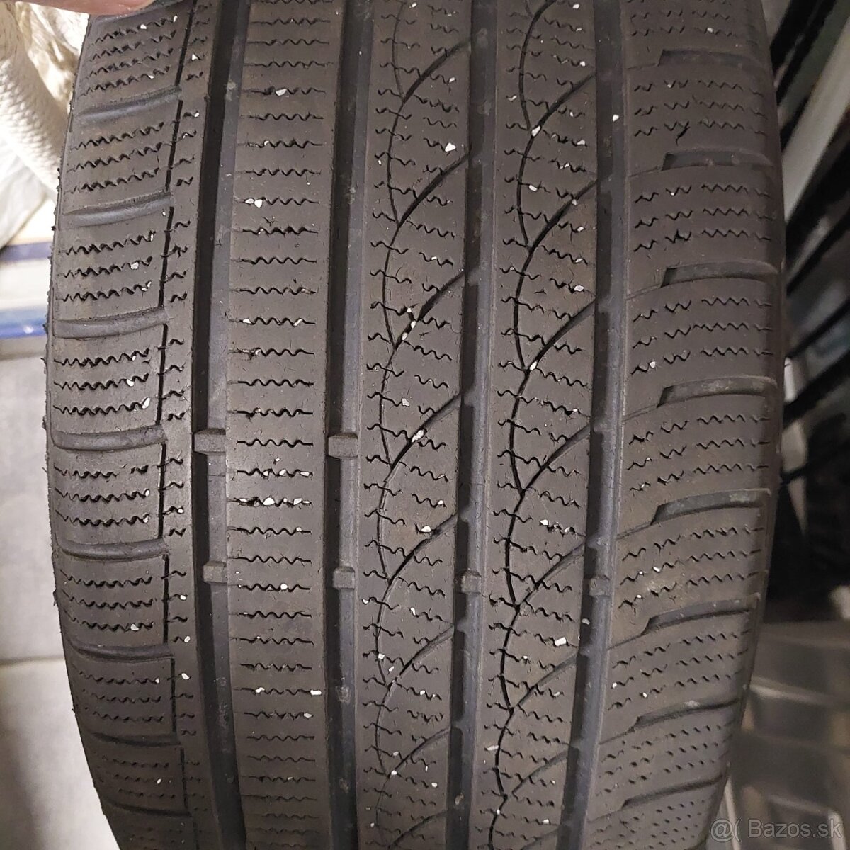 Predam zimne gumy 235/45R17 97V