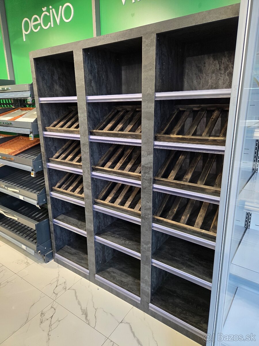 Vinotéka - podsvietená