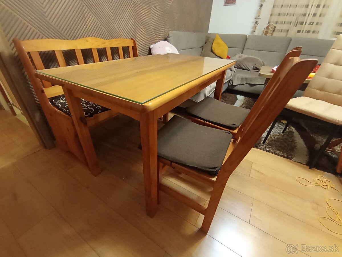 Kuchynský set s drevenou lavicou