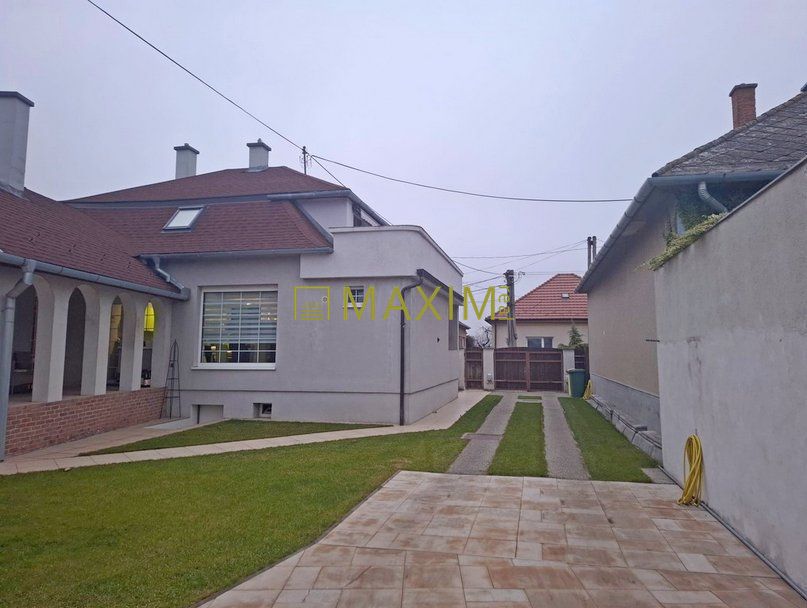 Veľkopriestorový dvojgeneračný 6 izbový dom s potenciálom –