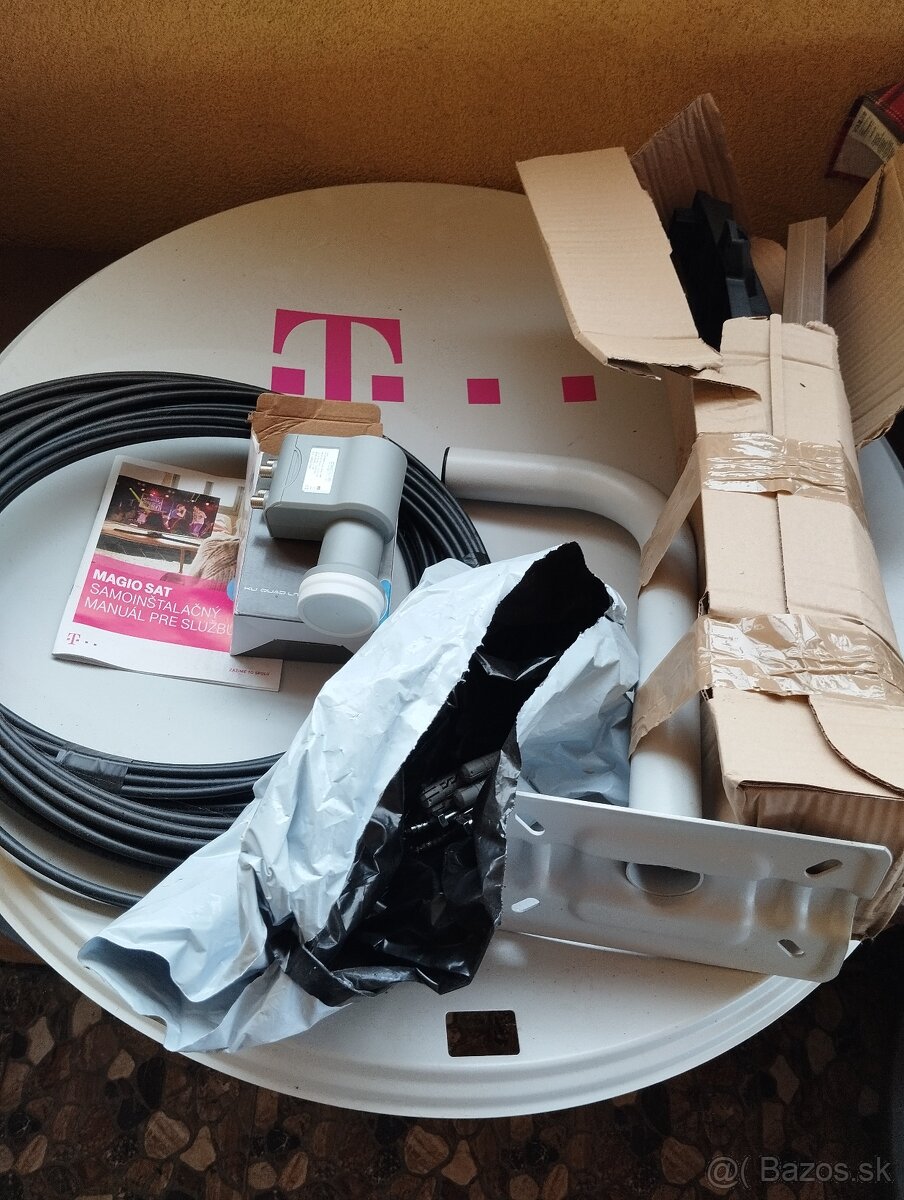 Satelitný prijímač.