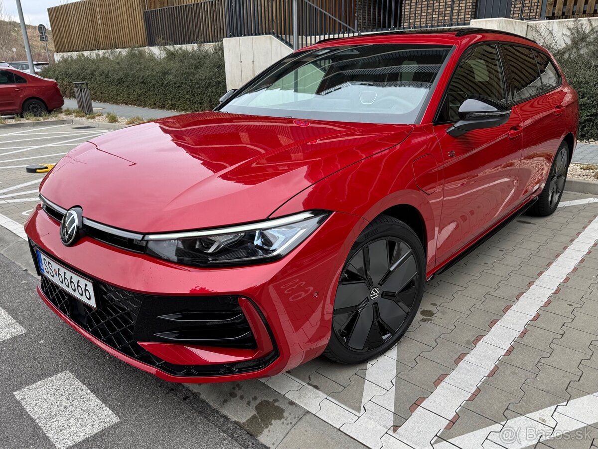 VW Passat R-Line Black Style 2025