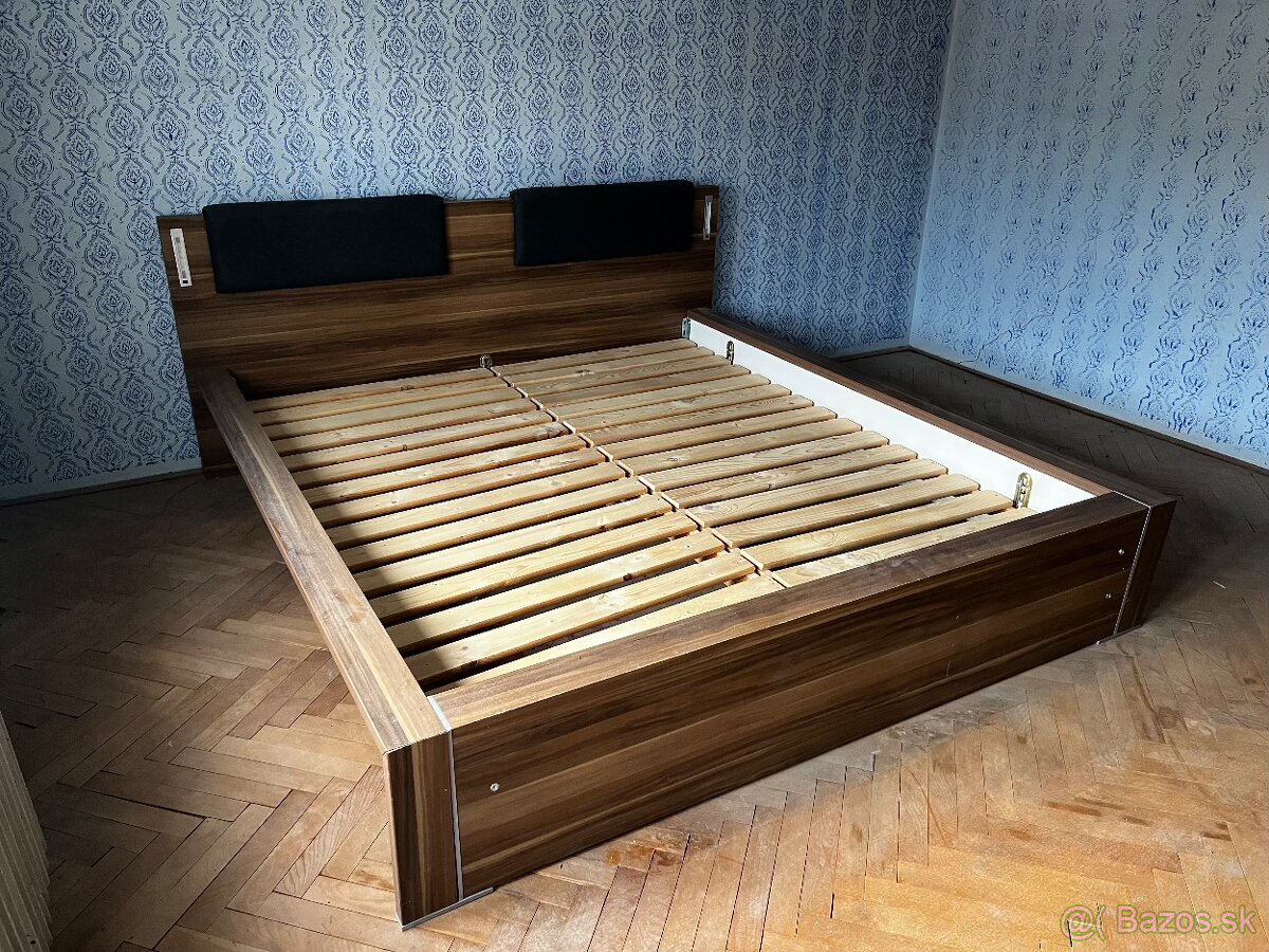 Manželská posteľ s roštom