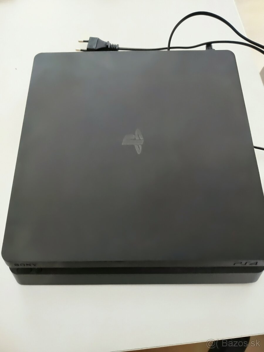 Playstation 4 slim
