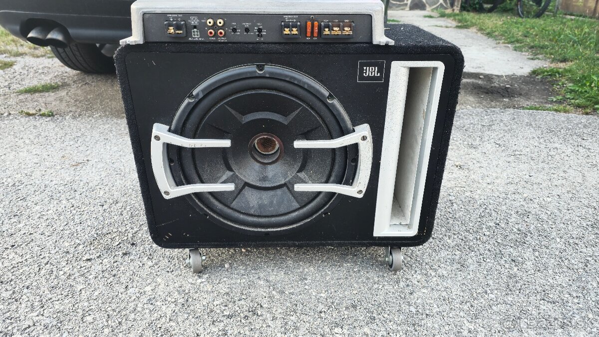 Predám subwoofer JBl so zosilňovačom