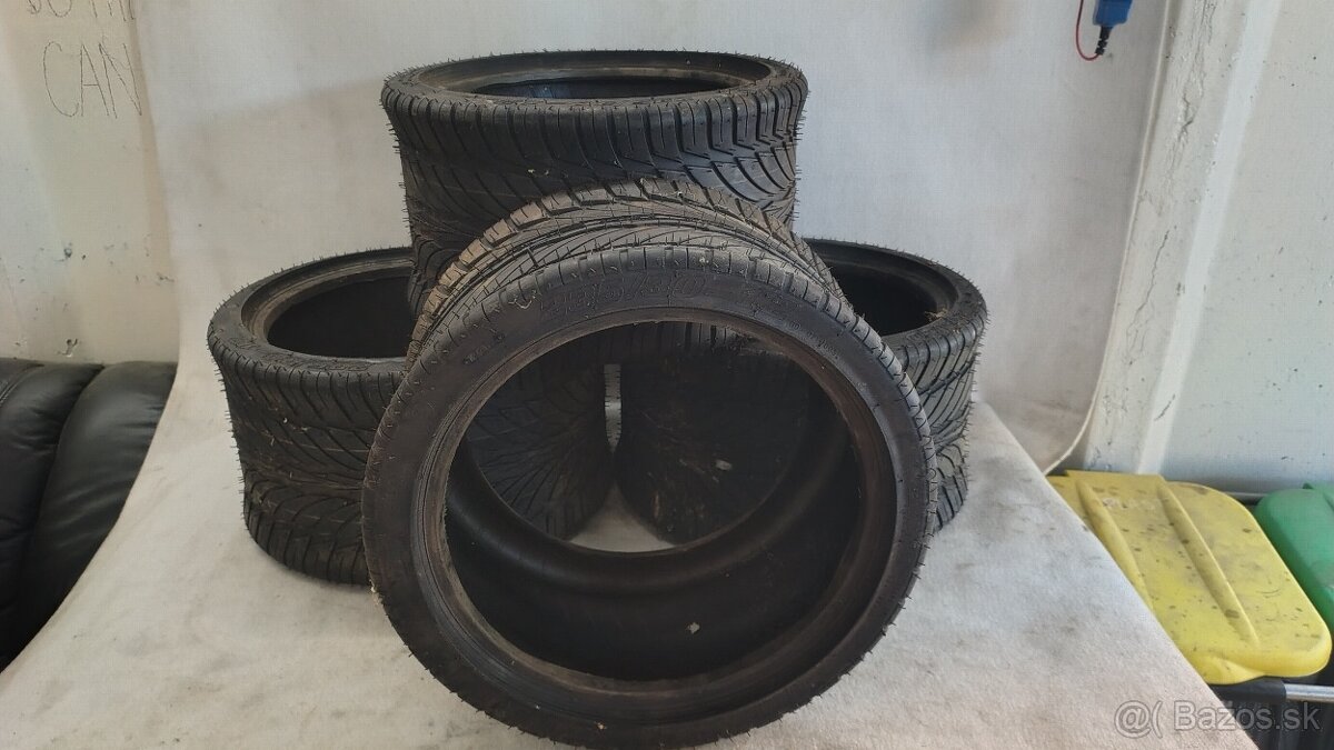 Pneu 235/30-r12