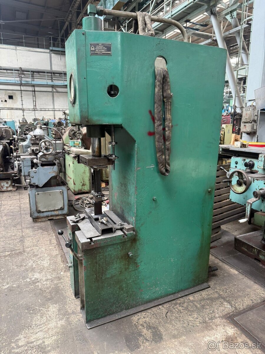 Hydraulický lis P6320
