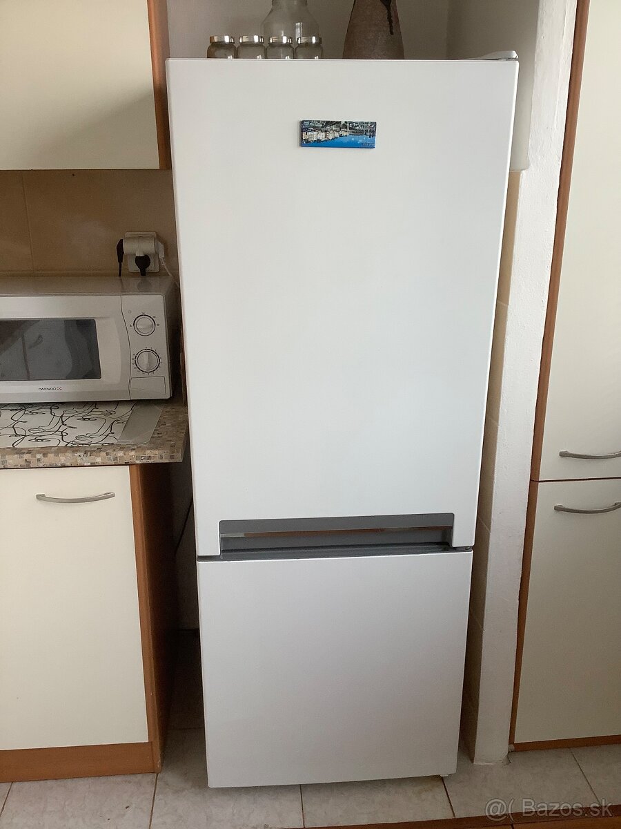 Kombinovaná chladnička. Výška 156 cm. znížená cena