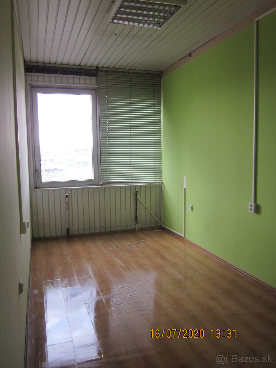 Prenajmu maleho skladu, obcasnej kancelarie v KE.