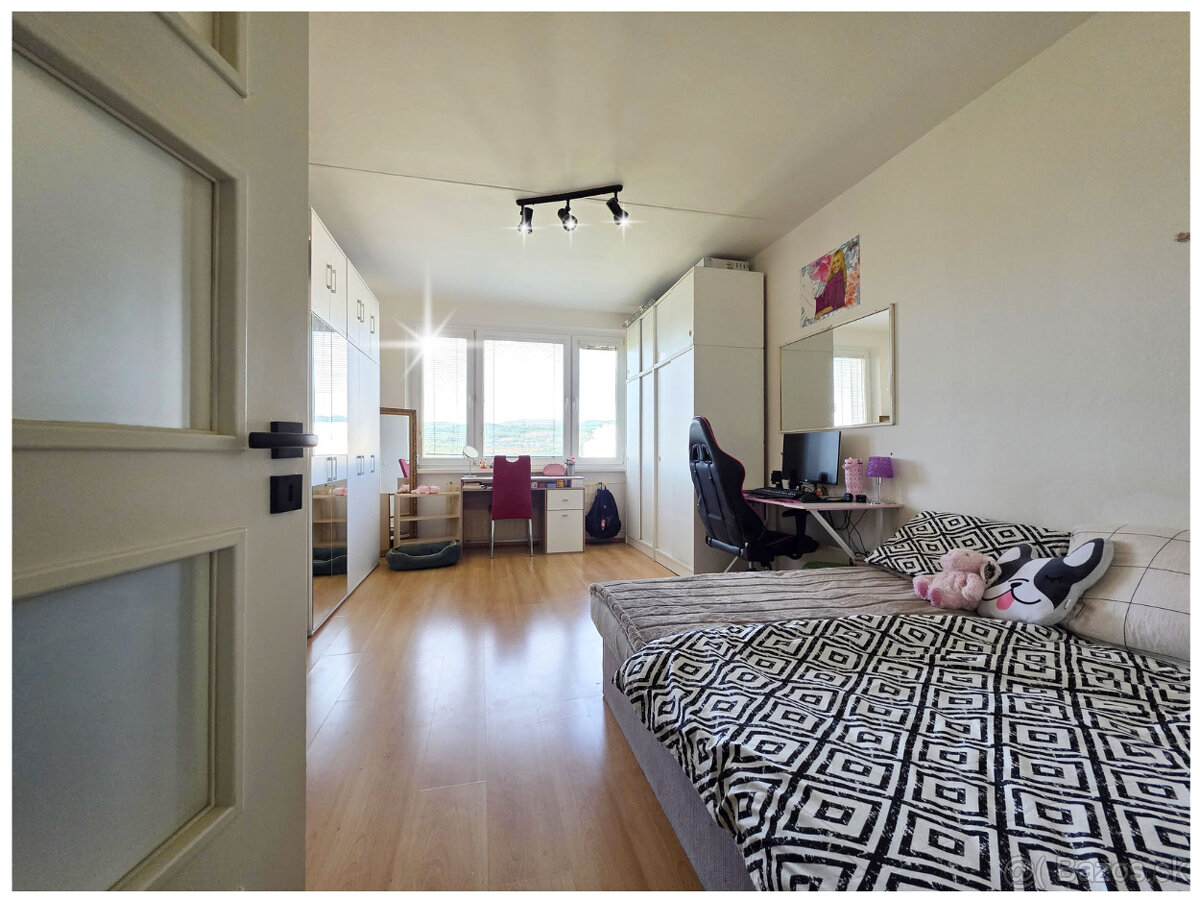 PRIESTRANNÝ 2i byt BB / KARPATSKÁ / 64 m2 / LOGGIA / VÝHĽAD