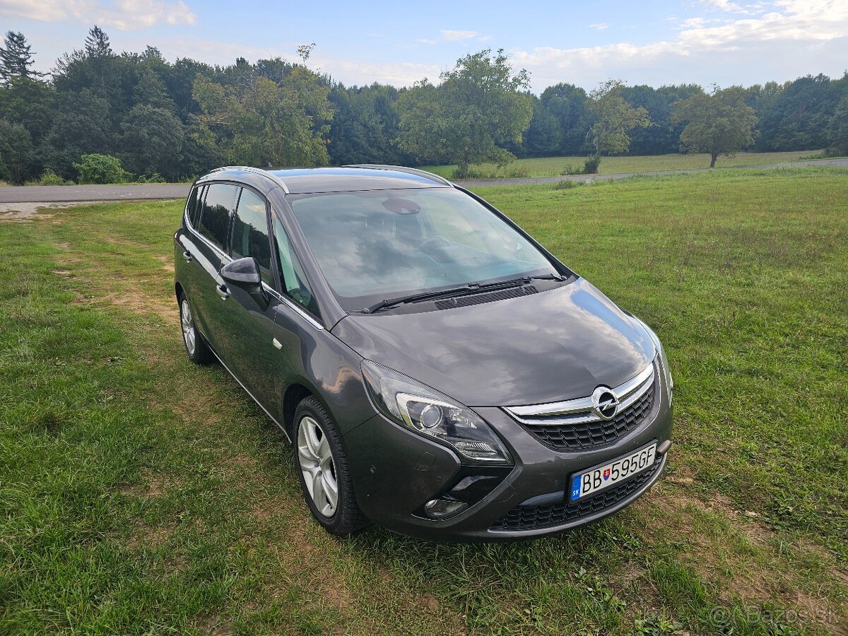 Predam Opel Zafira