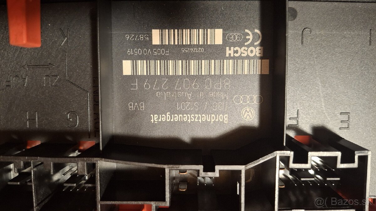 8P0907279F centrála elektronika