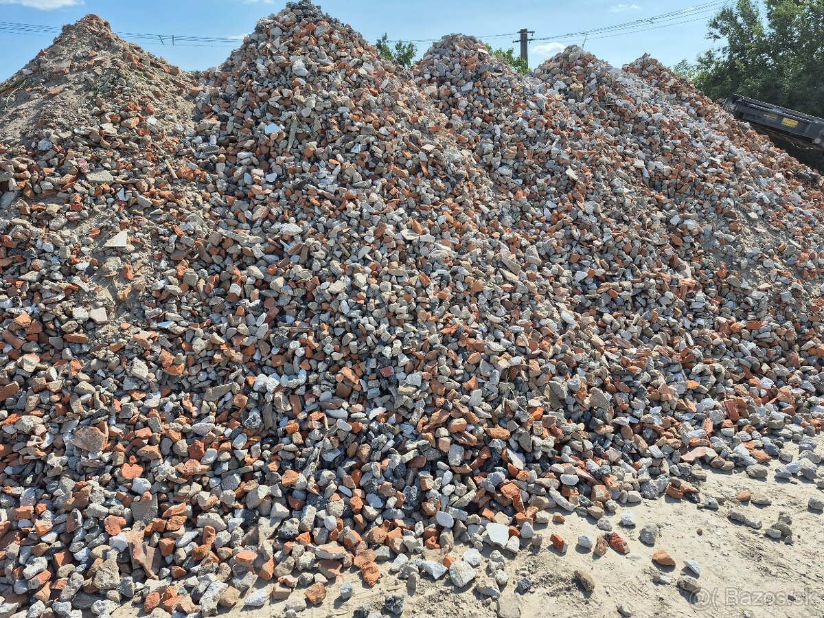 Betónovo-tehlový recyklát 0/63