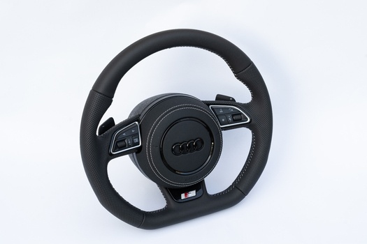 AUDI MULTIFUNKCNY VOLANT S AIRBAGOM A PADLAMI