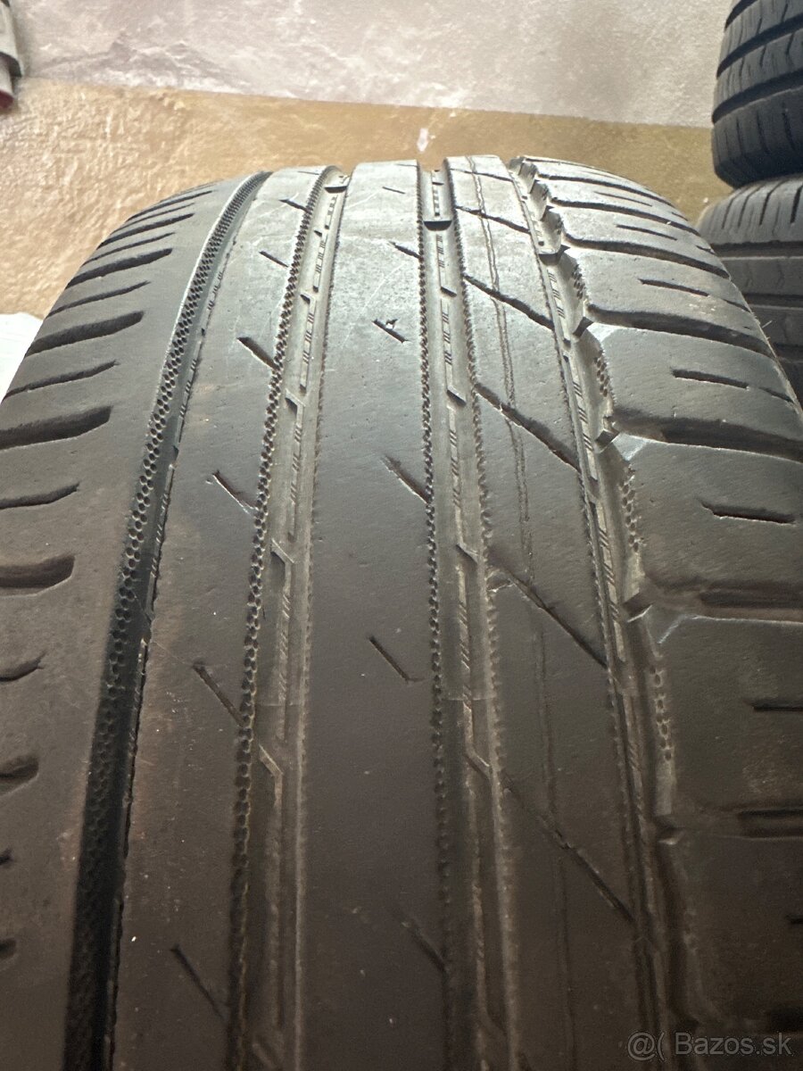 215/60R17