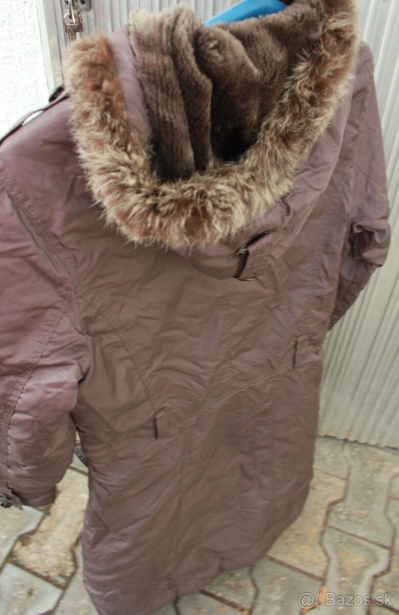 hneda bunda  s kapucnov