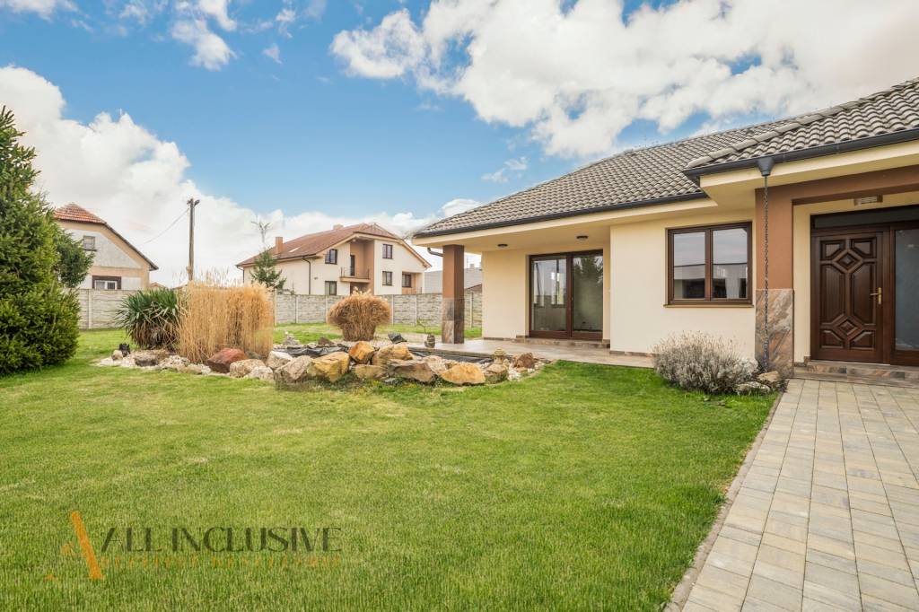 ALL INCLUSIVE | NA PREDAJ ÚTULNÝ RODINNÝ DOM S JAZEROM, HORN