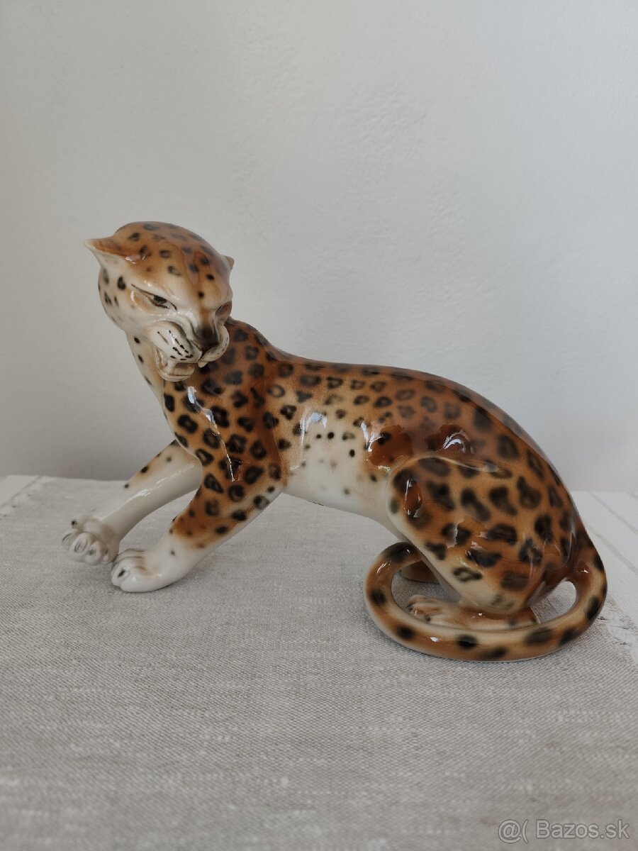 Royal dux leopard porcelánová soška