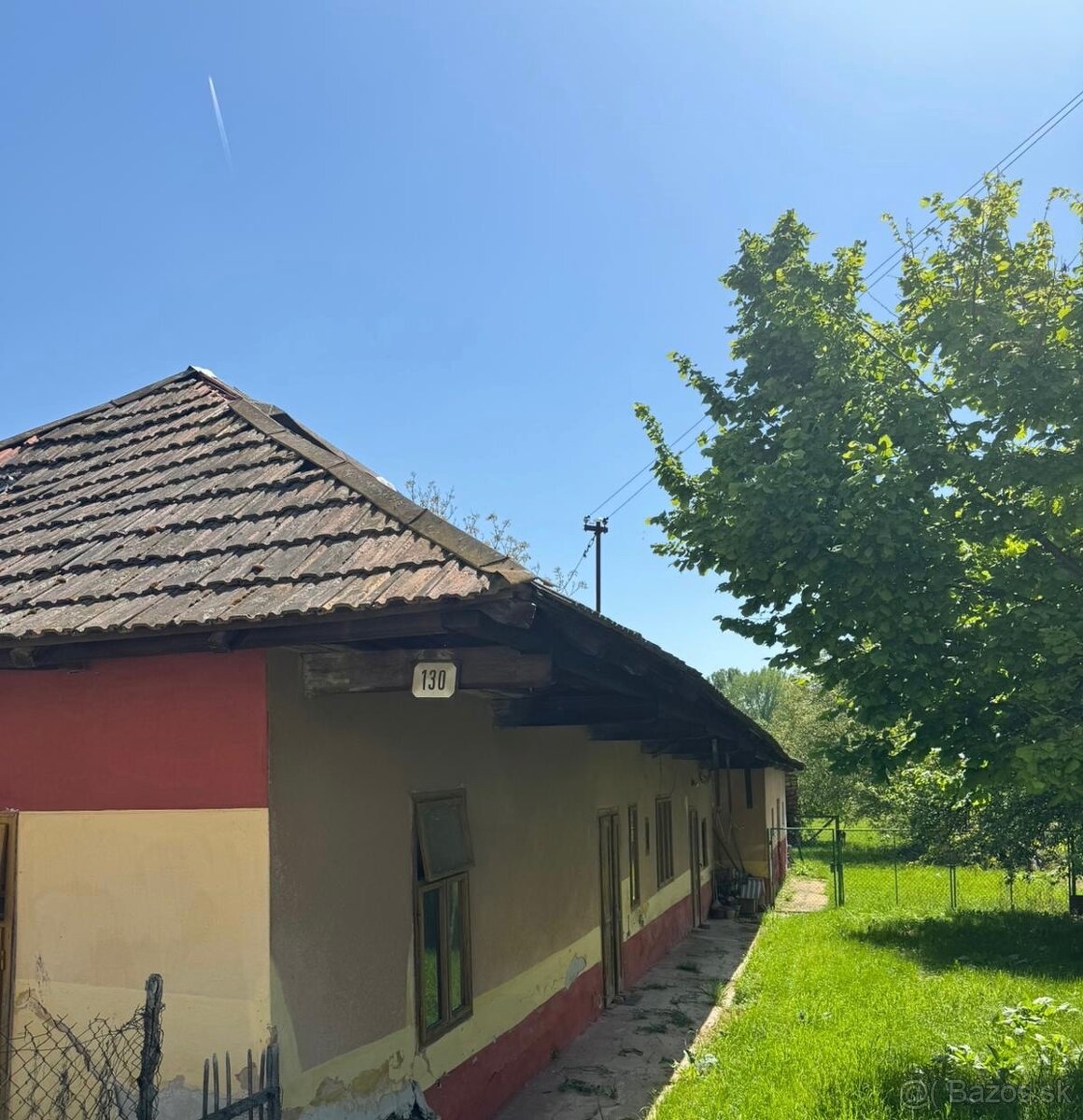 Predám pozemok so starším rodinným domom v obci Pozba