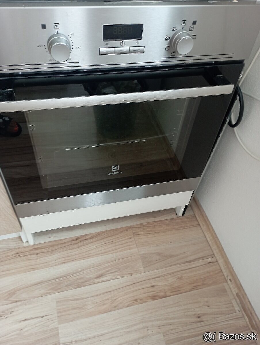 Vstavaná elektrická rúra