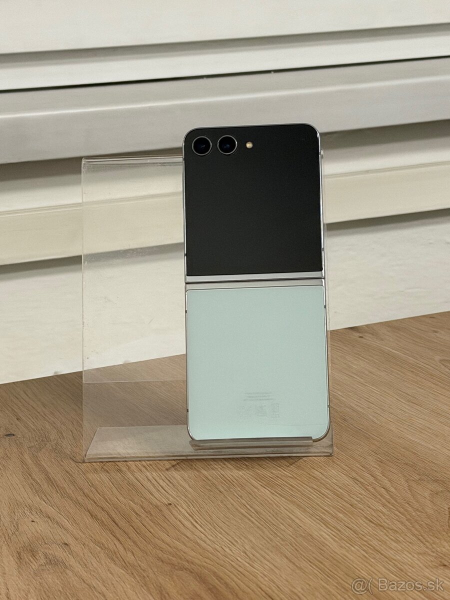 Dobrý deň Ponúkam na predaj Samsung Z Flip 5 512GB Mint