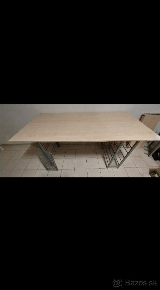 Stôl vysoký
