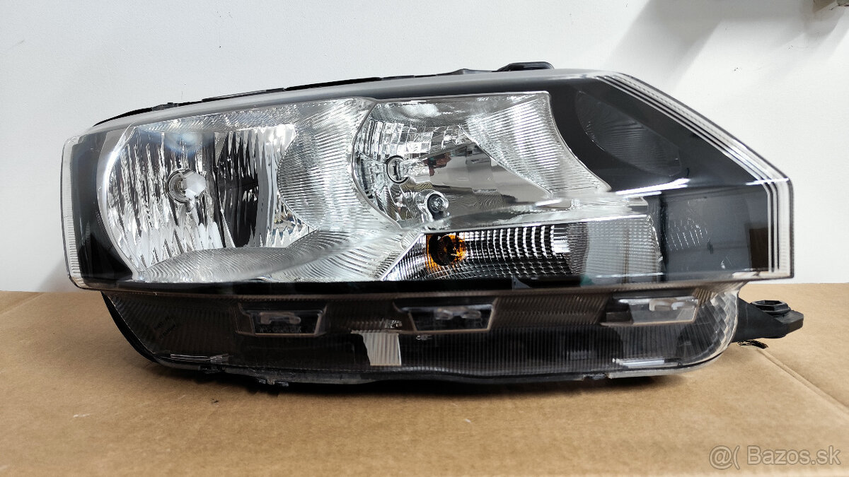 Predný pravý svetlomet Škoda Rapid