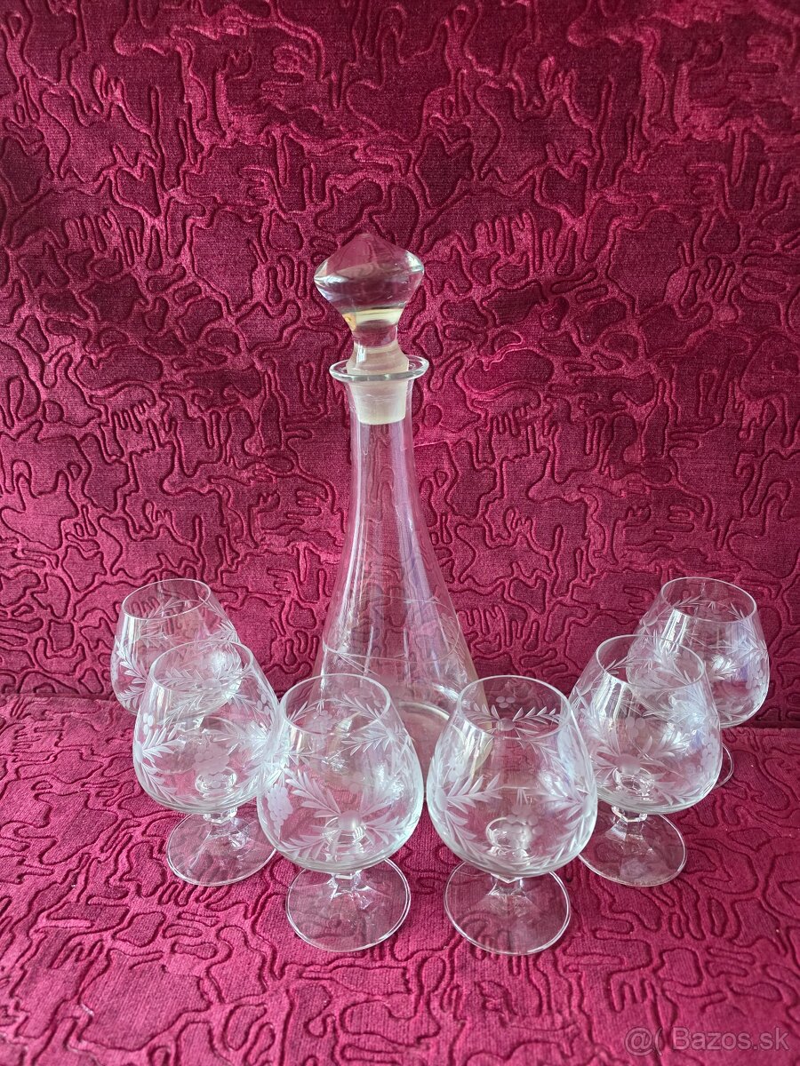 Karafa a napoleonky.