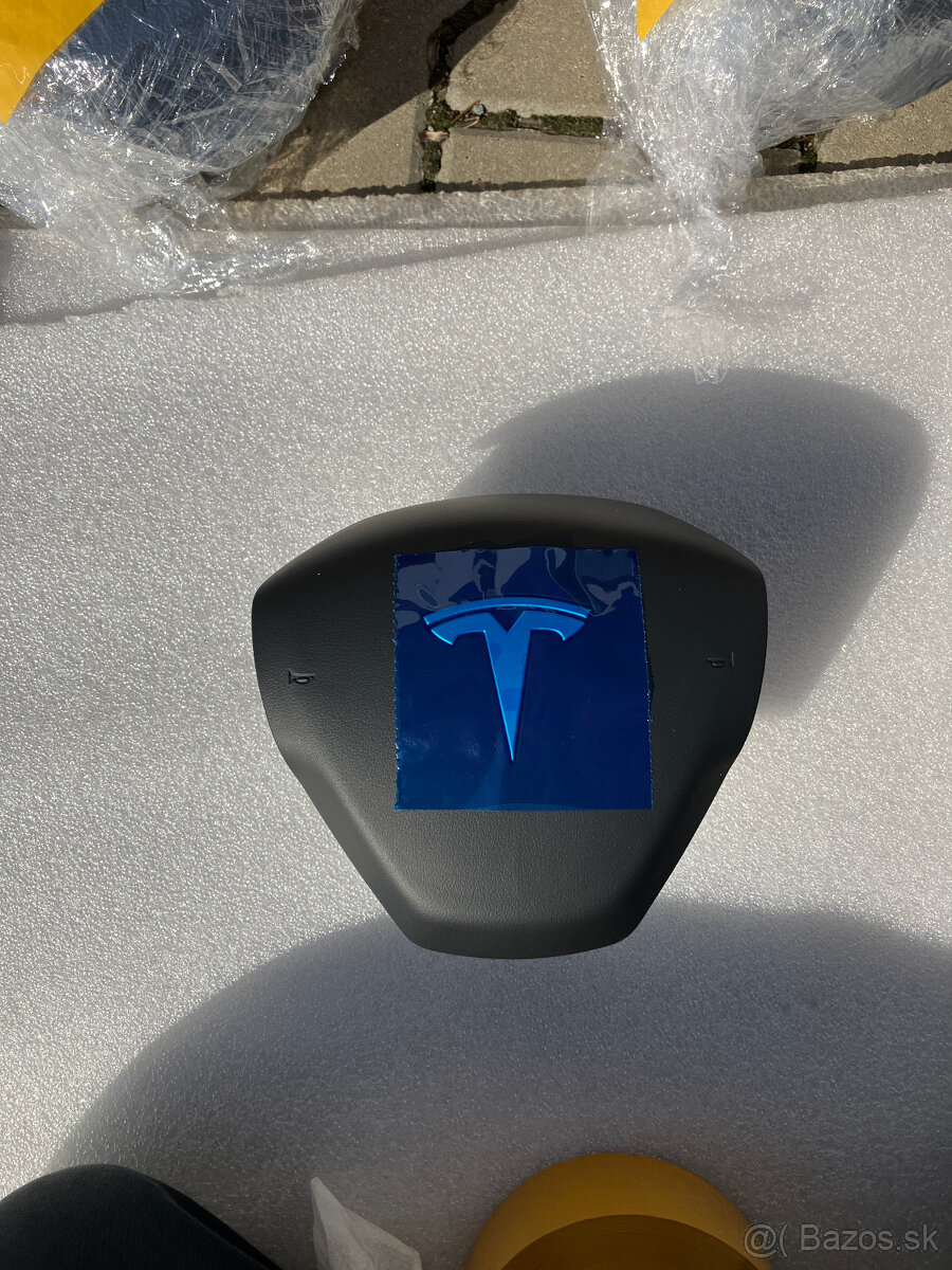 airbag ridice tesla volantu