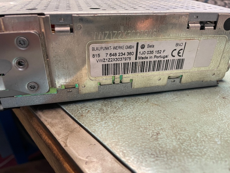 predám originál rádio vw beta1J0035152F