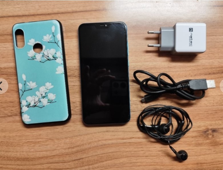 Xiaomi Mi A2 Lite s puzdrom, nabijackou a sluchatkami