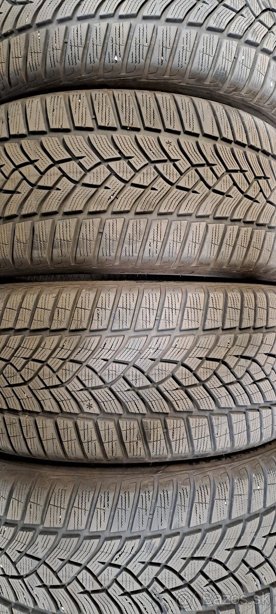 Predám 4ks pekné zimné 235/40r19-96V Good Year