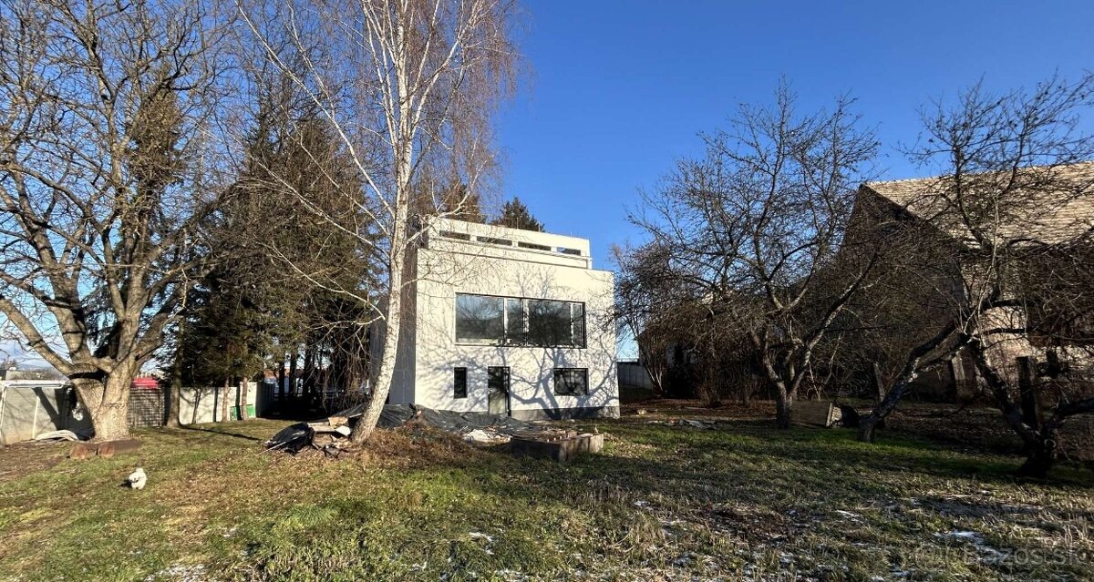 Zvolen, Môťová – zrekonštr. rodinný dom s garážou, 1320 m2