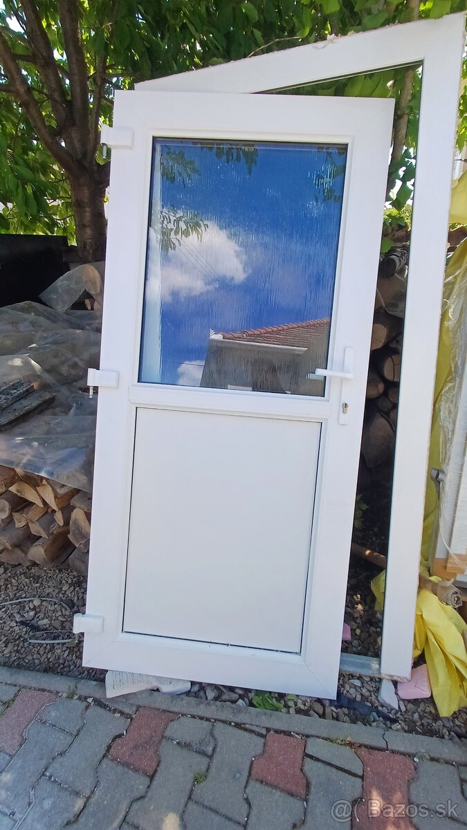 Vchodové dvere plastove