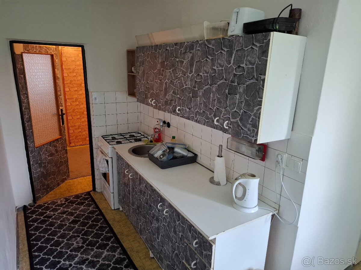 Prenájom, 2,5i bytu, Slnečná ul., Fončorda, Banská Bystrica.