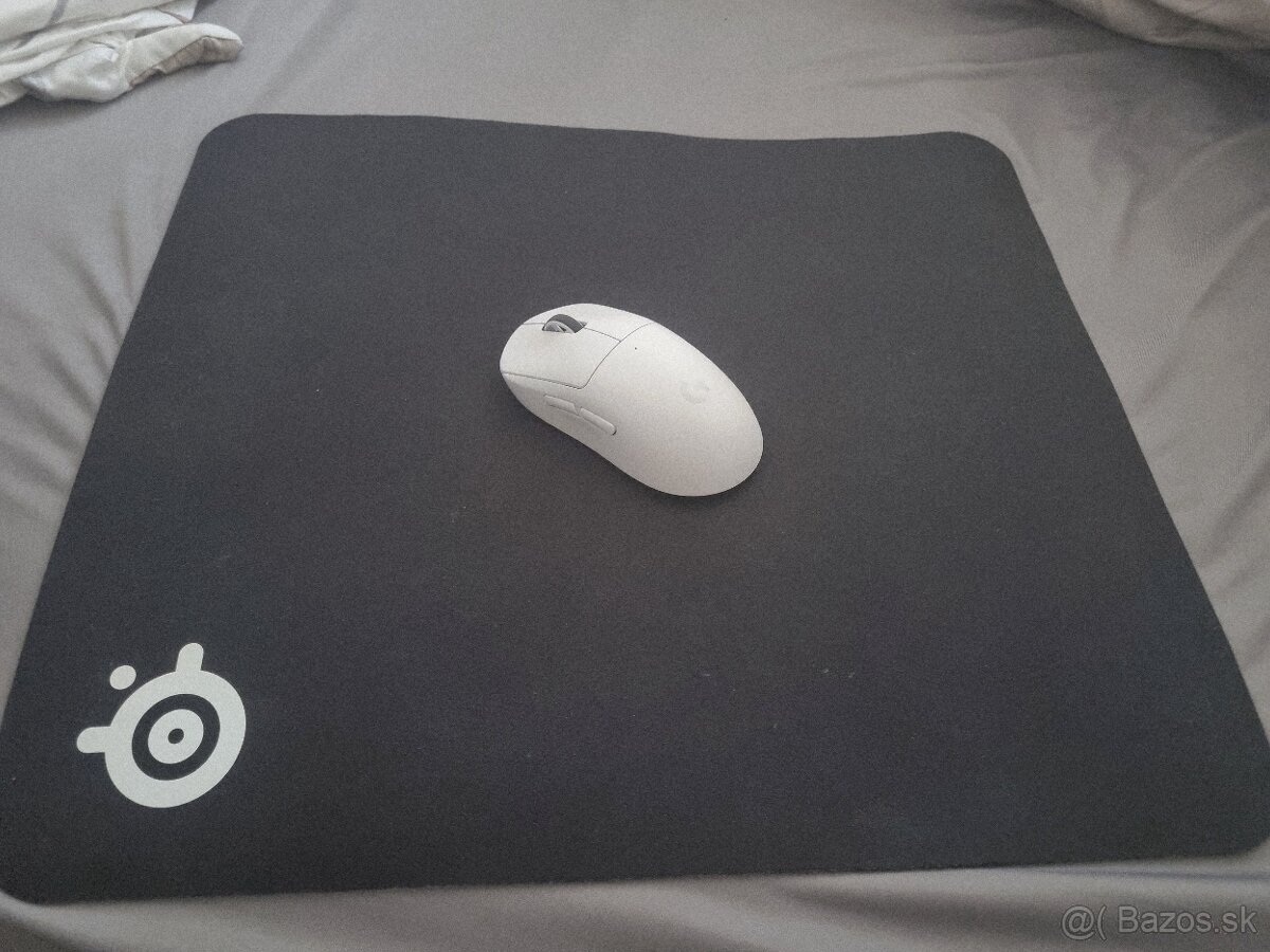 Logitech G Pro X Superlight Wireless Gaming Mouse + podlozka