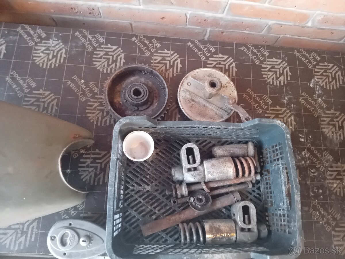 Jawa perak zadne tlmice