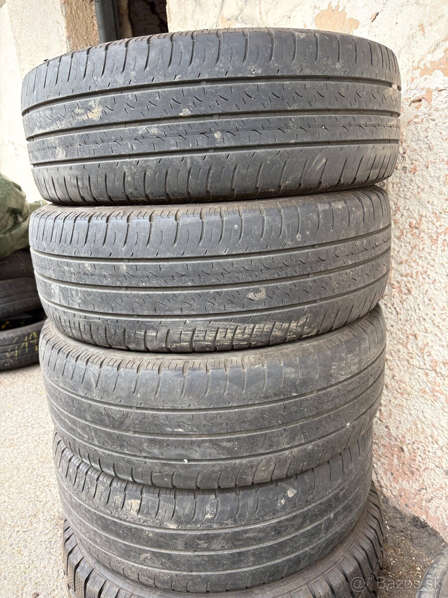 215/60r17 c
