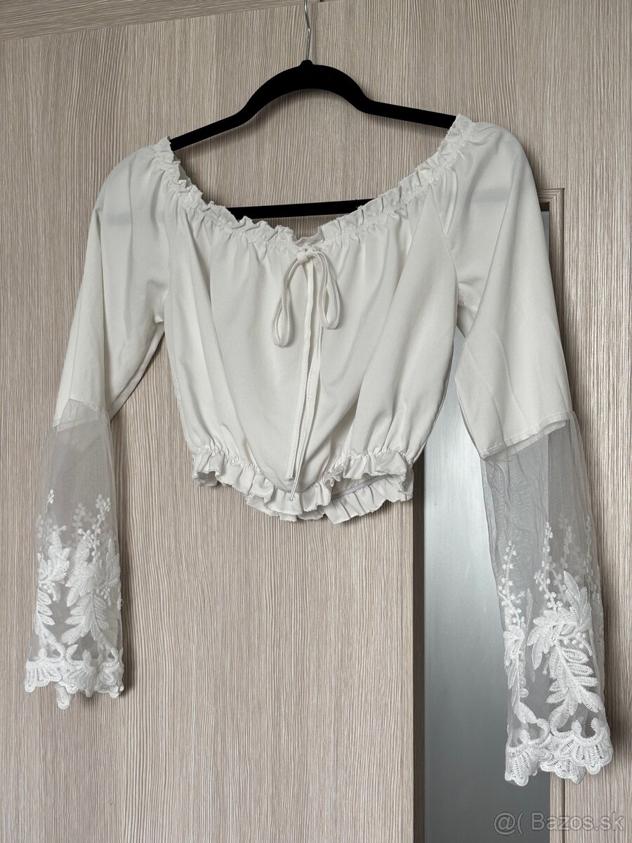 Predám elegantný biely crop-top