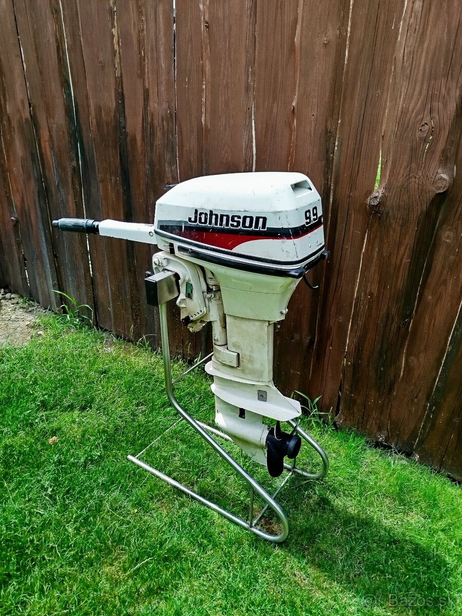 ZÁVESNÝ LODNÝ MOTOR JOHNSON 9.9