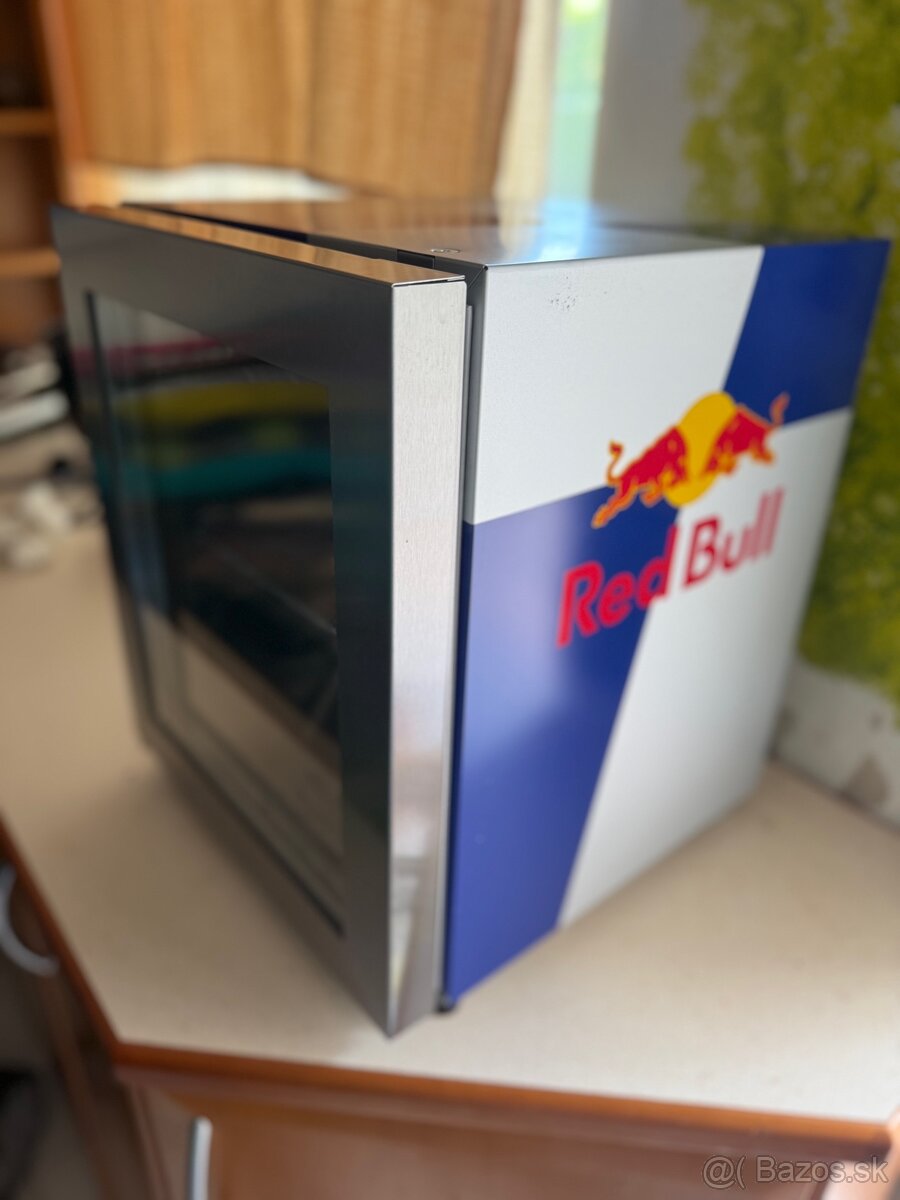 Mini chladnička Red Bull – ideálna do baru/kaviarne