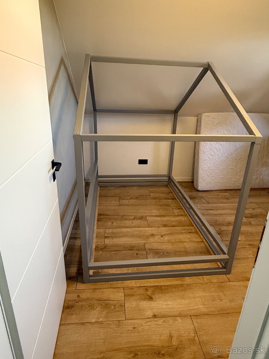 Detská posteľ Domček