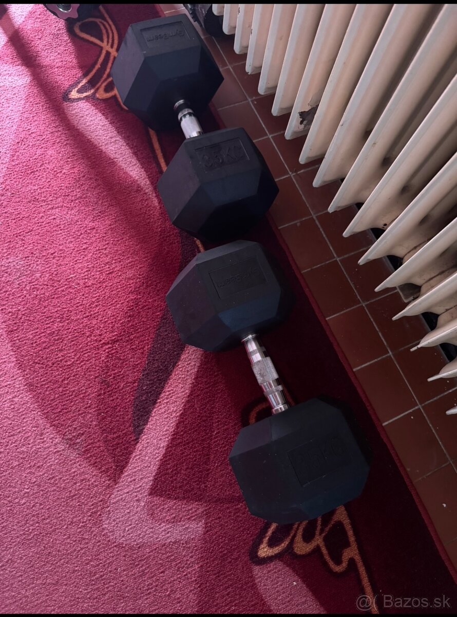 Lavička a činky na cvičenie