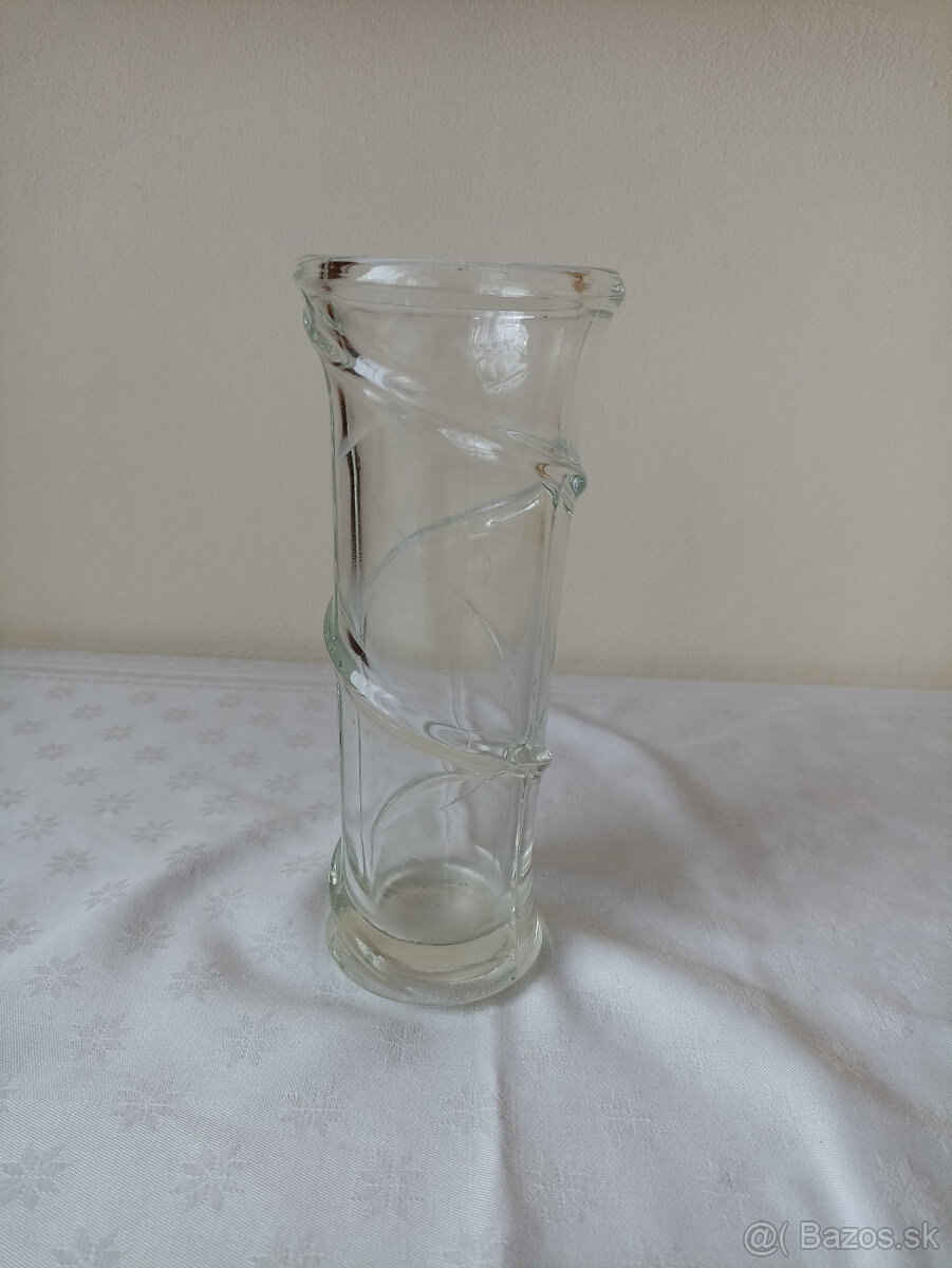 Stará retro váza Jiří Brabec, sklárna Rosice – výška 20 cm