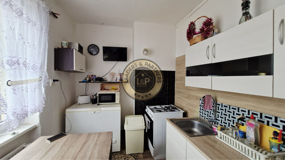 Na predaj 2 izbový tehlový byt v pôvodnom stave. Masaryková 