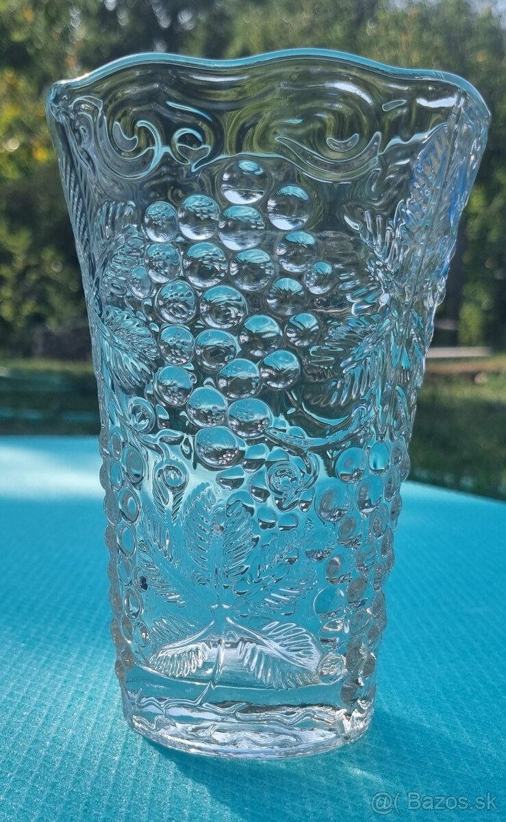 Predám sklenenú vázu,motív hrozno