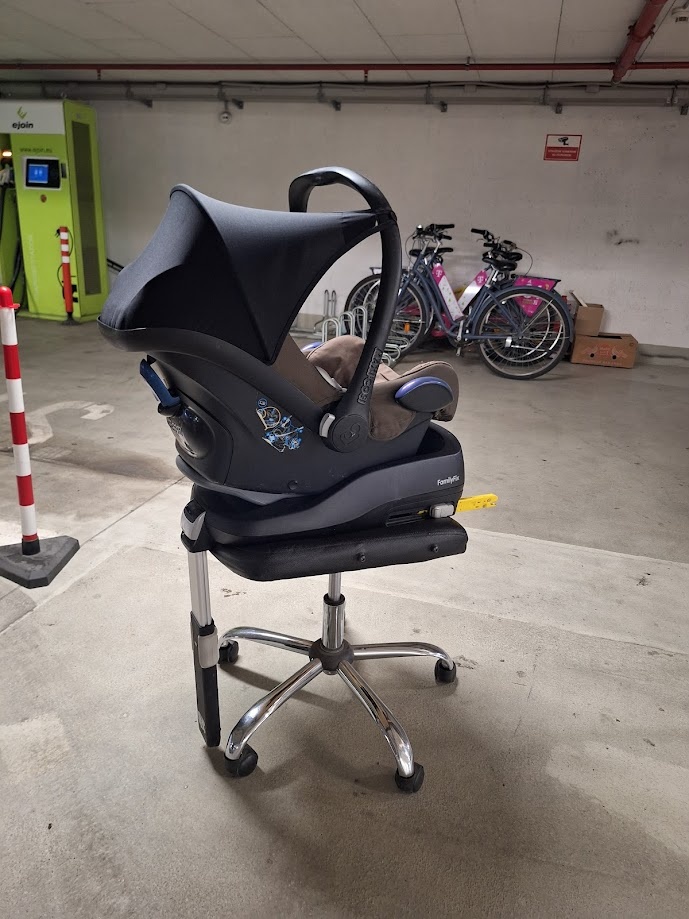 Maxi-Cosi Základňa FamilyFix + Autosedačka 0-16kg