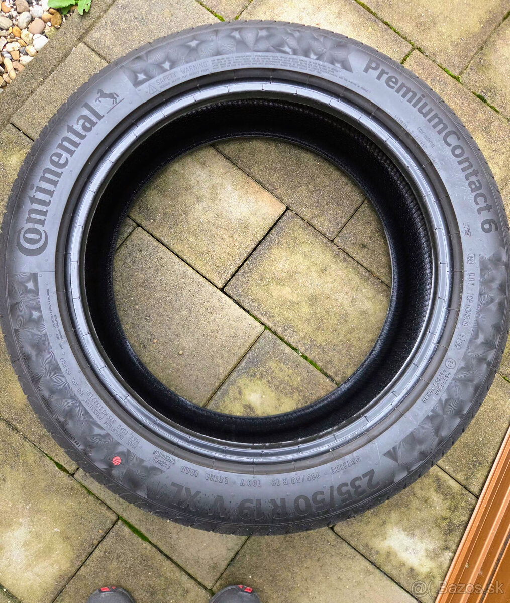 Predam pneumatiky Continental 235/50R19.