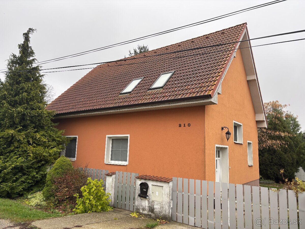 PREDAJ : Rodinný dom s bazénom